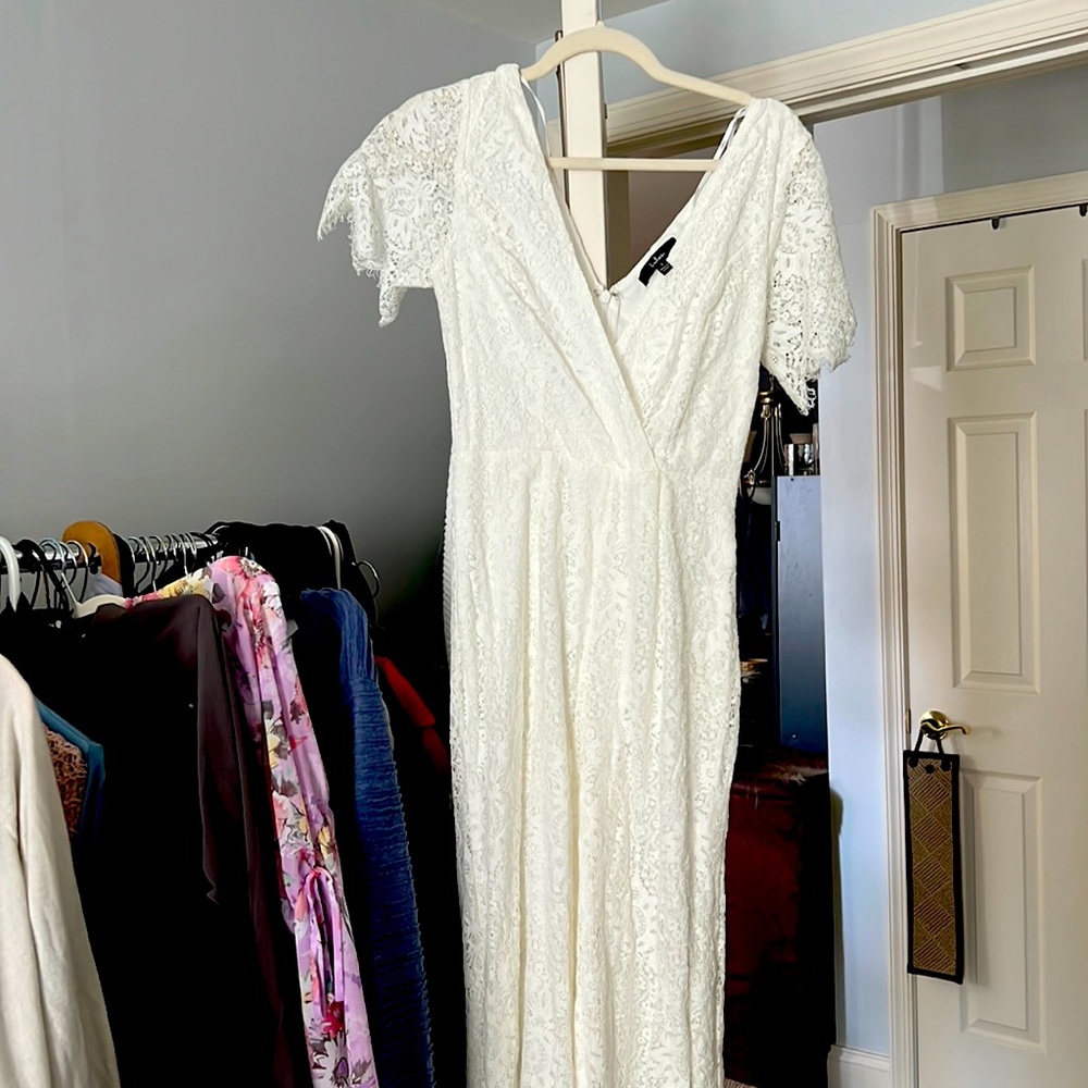 White NWOT Lulus Lace Jumper
